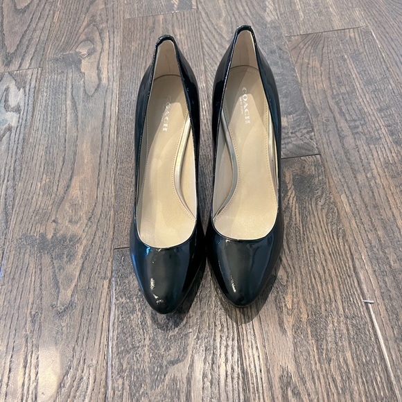 ADORABLE Coach Heals - Picture 4 of 4